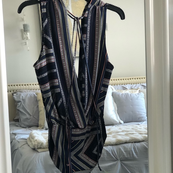 BCBGENERATION Low cut front and back bodysuit SZ XS - Picture 8 of 12